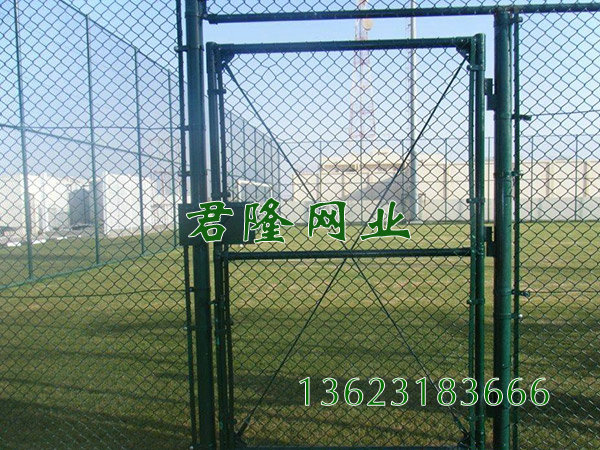 体育场围网施工案例