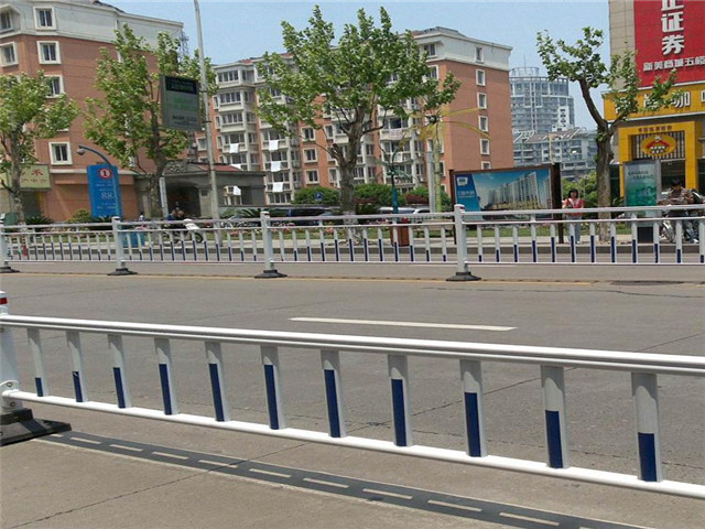 市政道路护栏图片3 市政道路护栏图片3