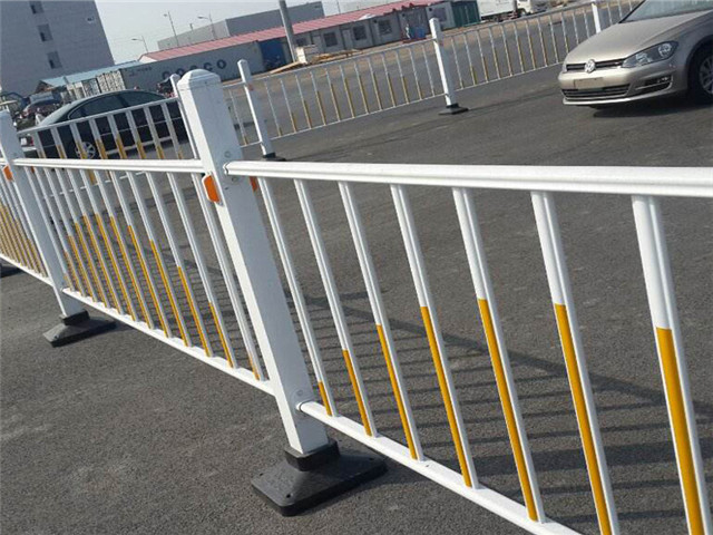 市政道路护栏图片4 市政道路护栏图片4
