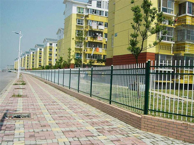 小区锌钢护栏图片4 小区锌钢护栏图片4
