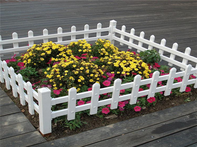 江苏锌钢草坪护栏图片2