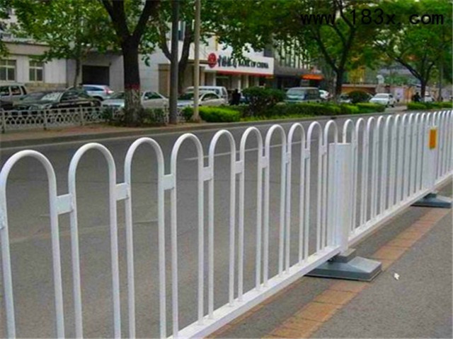 内蒙锌钢道路护栏图片4